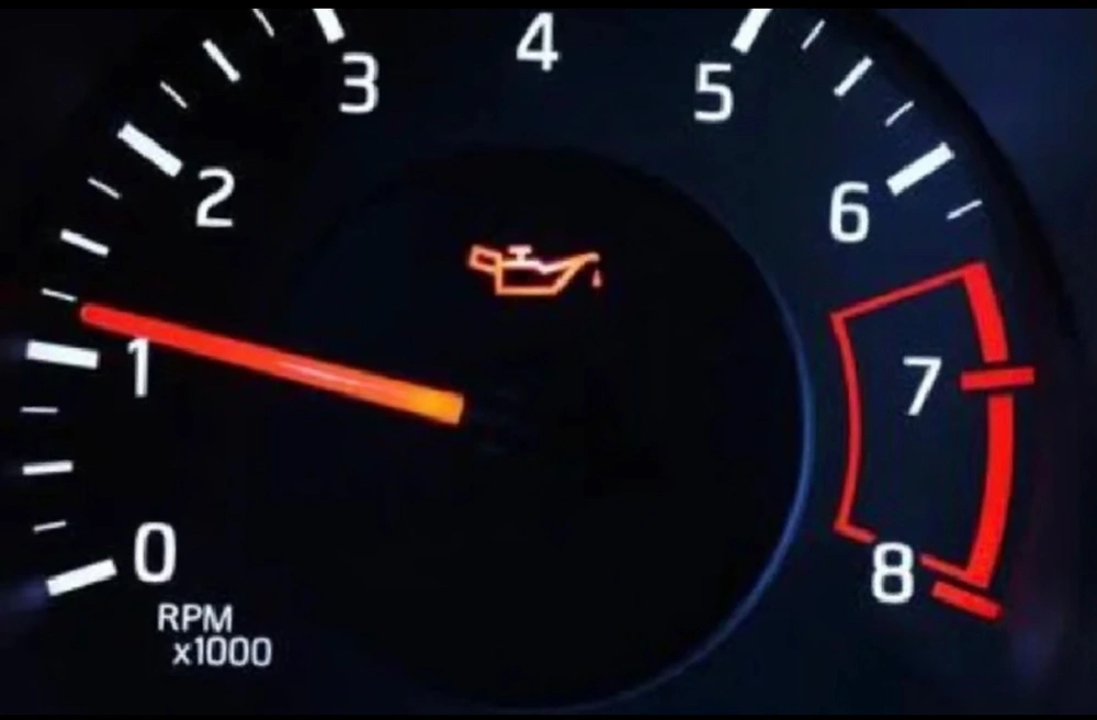 low oil pressure warning related to engine lubrication problems